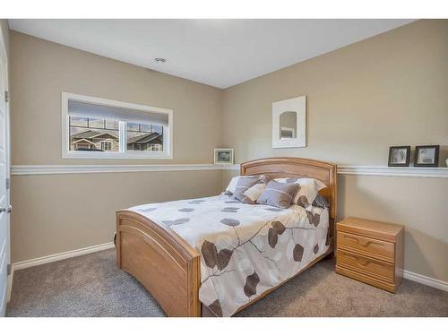 107 Aurora Heights Boulevard, Blackfalds, AB - Indoor Photo Showing Bedroom
