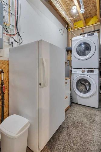 107 Aurora Heights Boulevard, Blackfalds, AB - Indoor Photo Showing Laundry Room