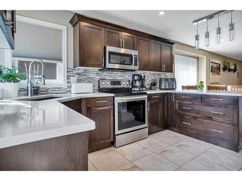 107 Aurora Heights Boulevard, Blackfalds, AB - Indoor Photo Showing Kitchen With Upgraded Kitchen