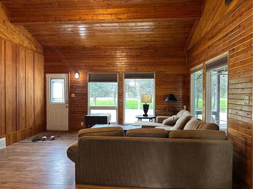 126 David Drive, Whispering Hills, AB - Indoor Photo Showing Living Room