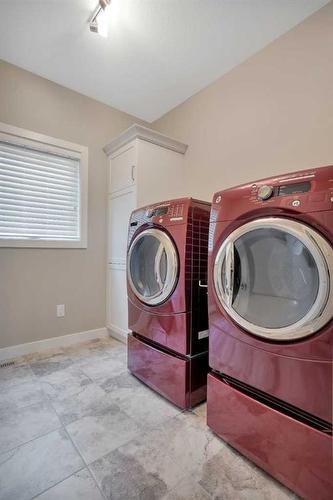 2 Garrison Place, Red Deer, AB - Indoor Photo Showing Laundry Room