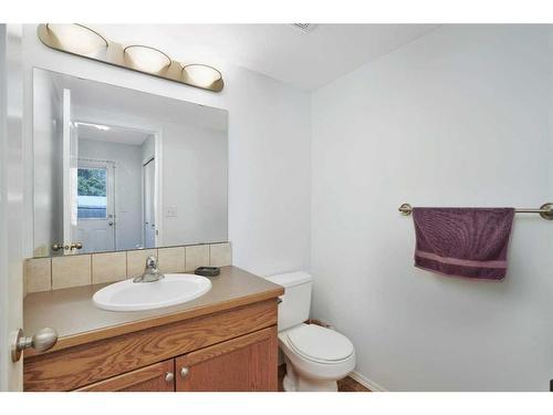 4542 44 Avenue Close, Rocky Mountain House, AB - Indoor Photo Showing Bathroom