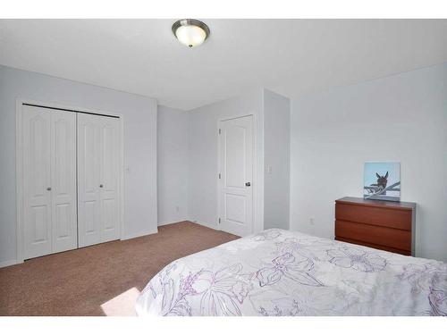 4542 44 Avenue Close, Rocky Mountain House, AB - Indoor Photo Showing Bedroom
