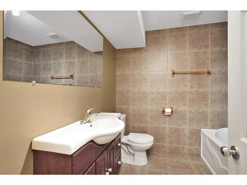 4542 44 Avenue Close, Rocky Mountain House, AB - Indoor Photo Showing Bathroom