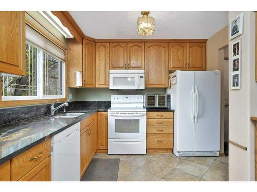 41301 Highway 792, Rural Lacombe County, AB - Indoor Photo Showing Kitchen