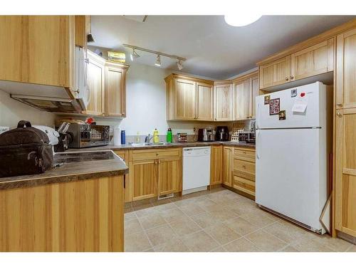 7-5311 57 Avenue, Ponoka, AB - Indoor Photo Showing Kitchen