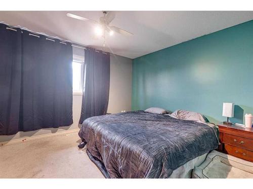 7-5311 57 Avenue, Ponoka, AB - Indoor Photo Showing Bedroom