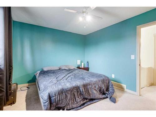 7-5311 57 Avenue, Ponoka, AB - Indoor Photo Showing Bedroom