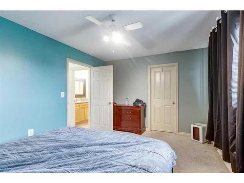 7-5311 57 Avenue, Ponoka, AB - Indoor Photo Showing Bedroom