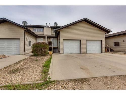 7-5311 57 Avenue, Ponoka, AB - Outdoor With Facade