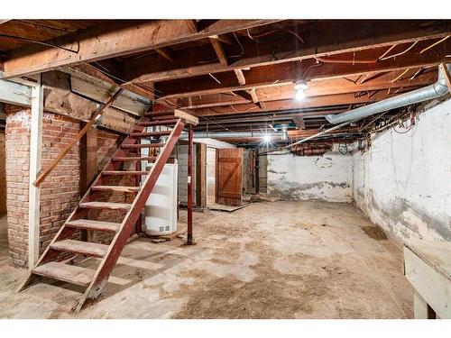 216 Lady Vivian Avenue West, Galahad, AB - Indoor Photo Showing Basement