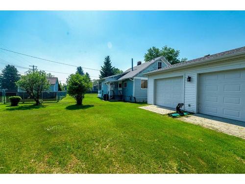 216 Lady Vivian Avenue West, Galahad, AB - Outdoor