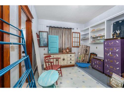 216 Lady Vivian Avenue West, Galahad, AB - Indoor Photo Showing Other Room