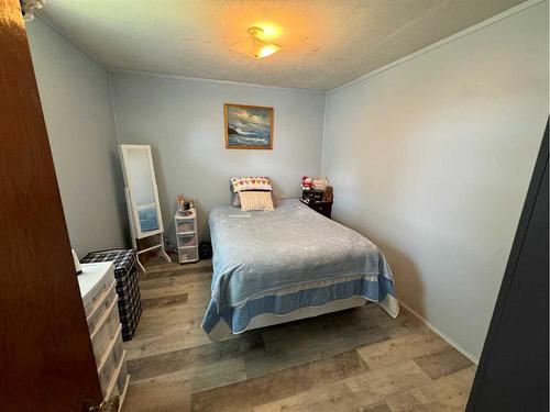3912 46 Street, Ponoka, AB - Indoor Photo Showing Bedroom