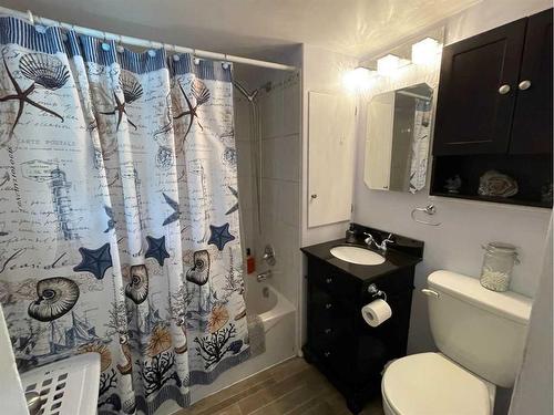 3912 46 Street, Ponoka, AB - Indoor Photo Showing Bathroom