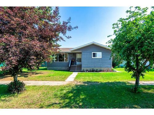 210 Lady Vivian Avenue West, Galahad, AB - Outdoor