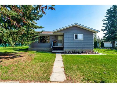 210 Lady Vivian Avenue West, Galahad, AB - Outdoor