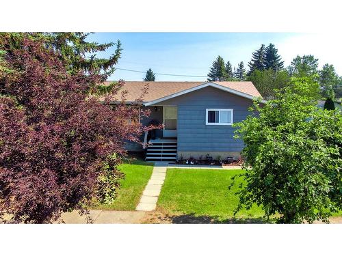 210 Lady Vivian Avenue West, Galahad, AB - Outdoor