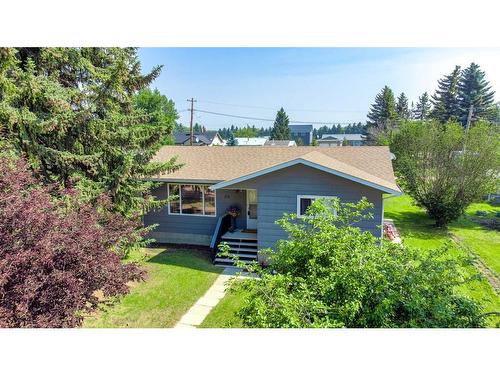 210 Lady Vivian Avenue West, Galahad, AB - Outdoor