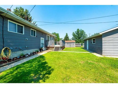 210 Lady Vivian Avenue West, Galahad, AB - Outdoor With Exterior