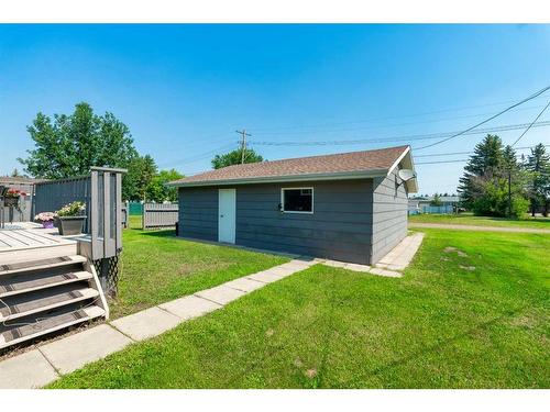 210 Lady Vivian Avenue West, Galahad, AB - Outdoor