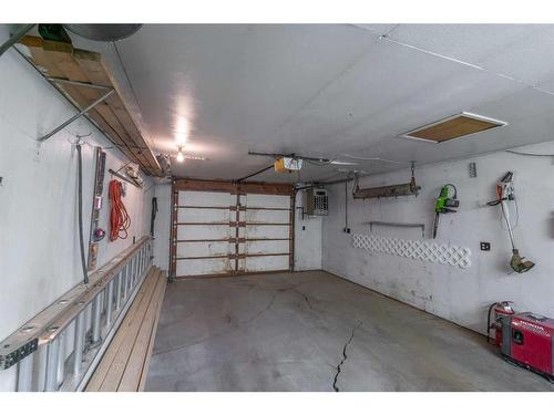 210 Lady Vivian Avenue West, Galahad, AB - Indoor Photo Showing Garage