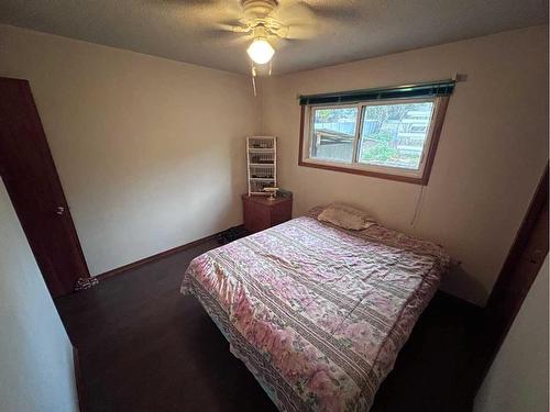 3903 44 Street, Ponoka, AB - Indoor Photo Showing Bedroom