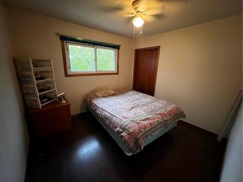 3903 44 Street, Ponoka, AB - Indoor Photo Showing Bedroom