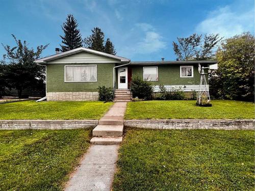 3903 44 Street, Ponoka, AB - Outdoor