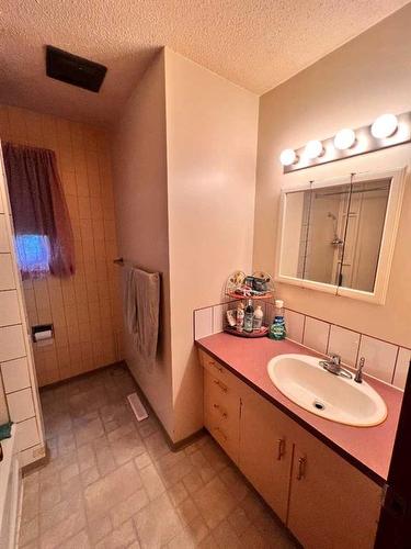 3903 44 Street, Ponoka, AB - Indoor Photo Showing Bathroom