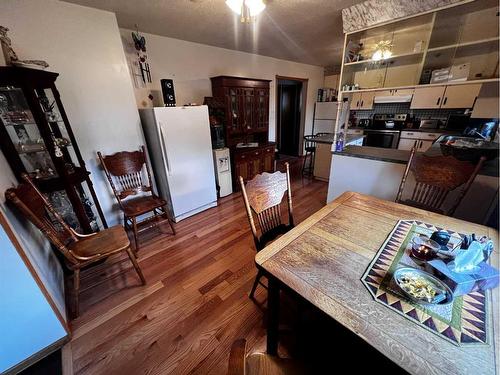 3903 44 Street, Ponoka, AB - Indoor Photo Showing Dining Room