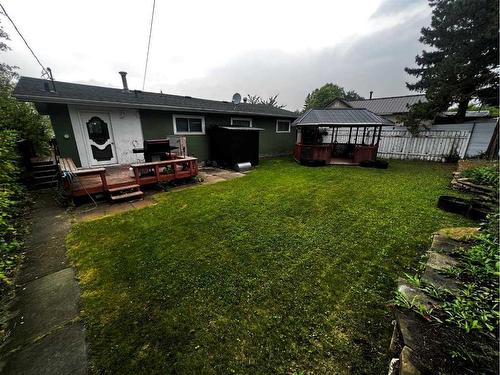 3903 44 Street, Ponoka, AB - Outdoor