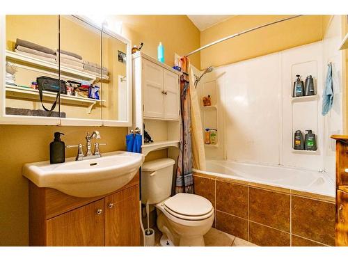 141 3Rd Avenue South, Big Valley, AB - Indoor Photo Showing Bathroom