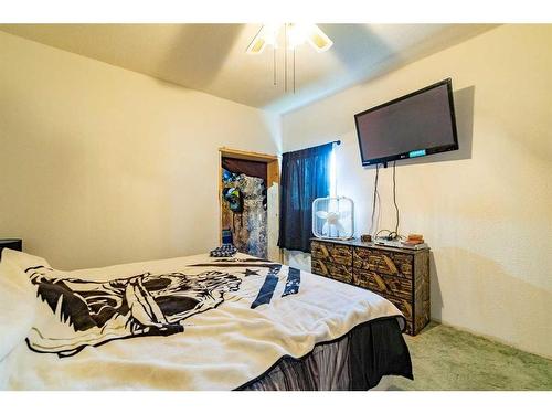 141 3Rd Avenue South, Big Valley, AB - Indoor Photo Showing Bedroom