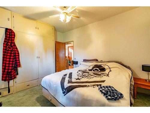 141 3Rd Avenue South, Big Valley, AB - Indoor Photo Showing Bedroom