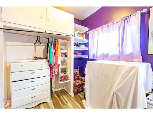 141 3Rd Avenue South, Big Valley, AB - Indoor Photo Showing Bedroom