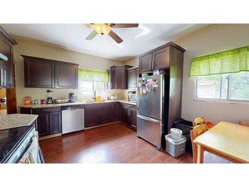 141 3Rd Avenue South, Big Valley, AB - Indoor Photo Showing Kitchen