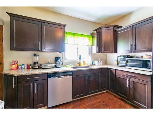 141 3Rd Avenue South, Big Valley, AB - Indoor Photo Showing Kitchen