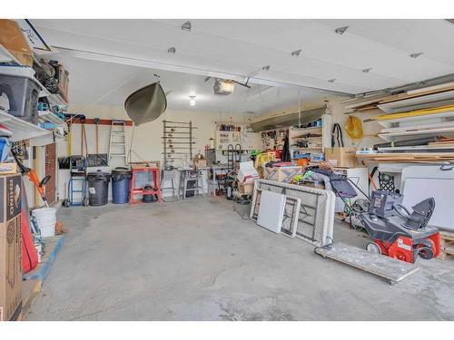 4307 57 Avenue, Innisfail, AB - Indoor Photo Showing Garage
