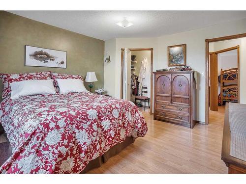 4307 57 Avenue, Innisfail, AB - Indoor Photo Showing Bedroom