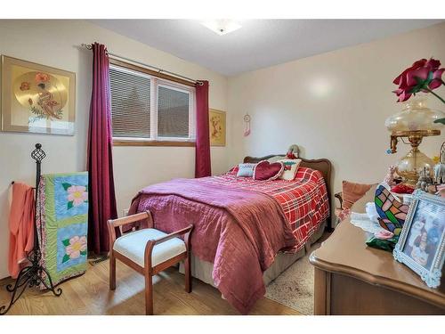 4307 57 Avenue, Innisfail, AB - Indoor Photo Showing Bedroom