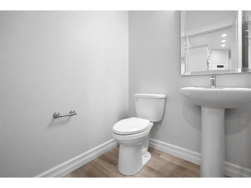 3307 50A Street Close, Camrose, AB - Indoor Photo Showing Bathroom