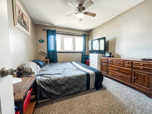 5705 50 Avenue, Stettler, AB - Indoor Photo Showing Bedroom