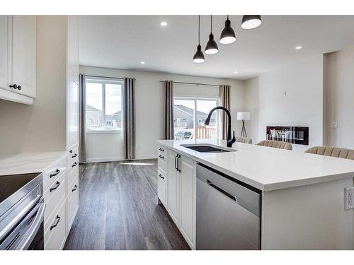 14 Athens Place, Blackfalds, AB - Indoor Photo Showing Kitchen With Upgraded Kitchen