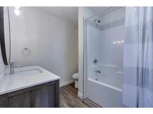 14 Athens Place, Blackfalds, AB - Indoor Photo Showing Bathroom
