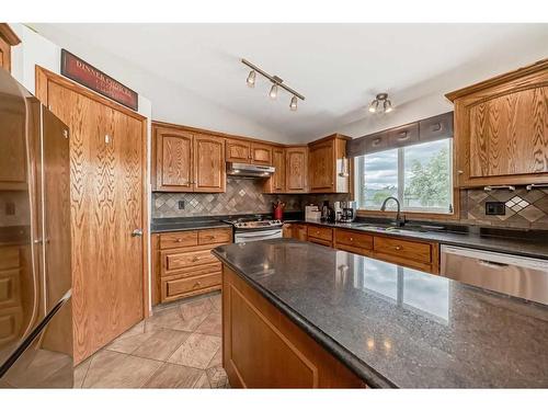 5909 61 Avenue, Ponoka, AB - Indoor Photo Showing Kitchen