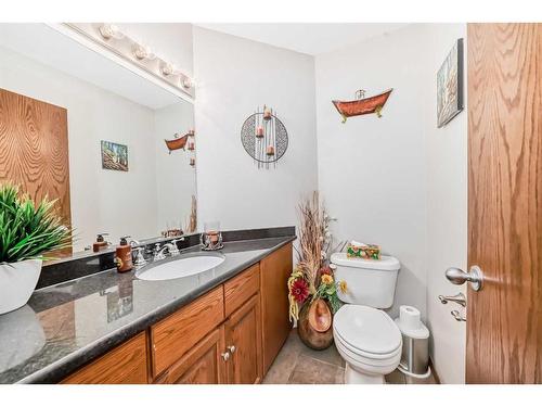 5909 61 Avenue, Ponoka, AB - Indoor Photo Showing Bathroom