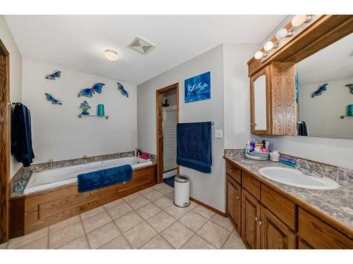 5909 61 Avenue, Ponoka, AB - Indoor Photo Showing Bathroom