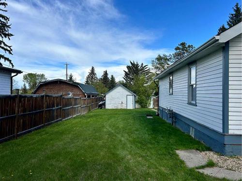 4635 49 Street, Sylvan Lake, AB - Outdoor