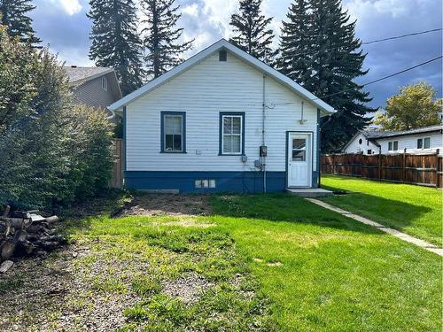 4635 49 Street, Sylvan Lake, AB - Outdoor